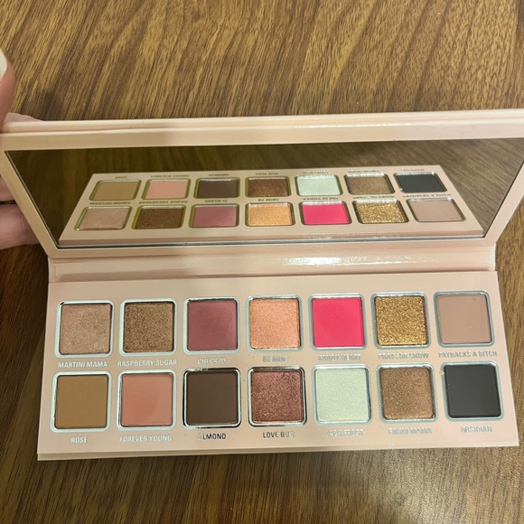 Kylie valentine palette - Picture 4 of 4